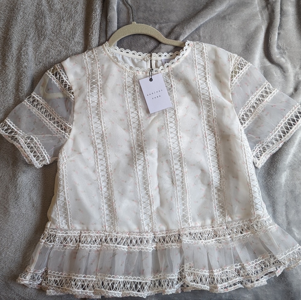 White Endless Rose Floral Blouse
